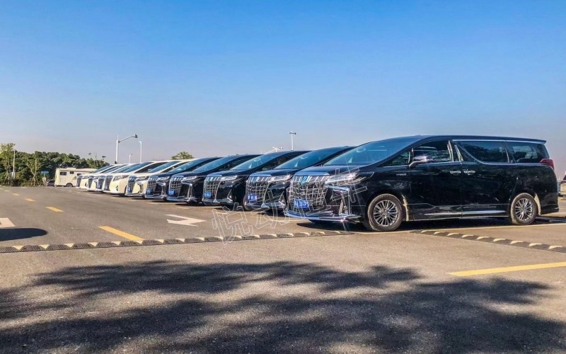 機(jī)場(chǎng)租車服務(wù)大比拼，哪家更便捷更省心？